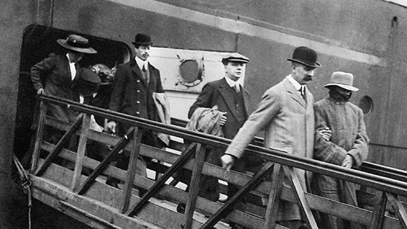 Dr Crippen being escorted from the Montrose by Inspector Dew