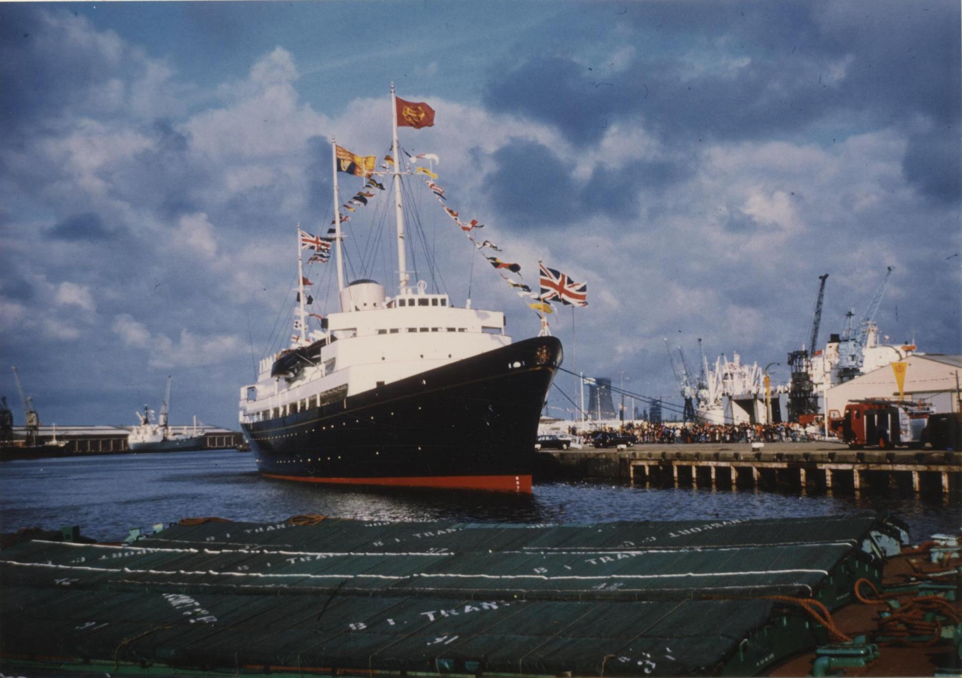 The_Royal_Yacht_Britannia_in_King_George_Dock,_Hull_13th_July_1977_(archive_ref_CCHU-4-1-9-2)_(25952